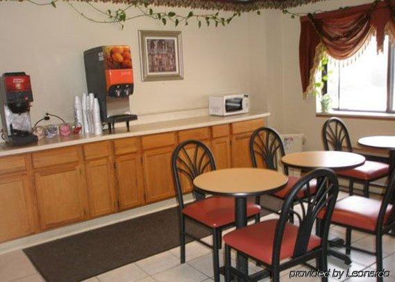 Fairbridge Inn Express تشيسترتون المطعم الصورة